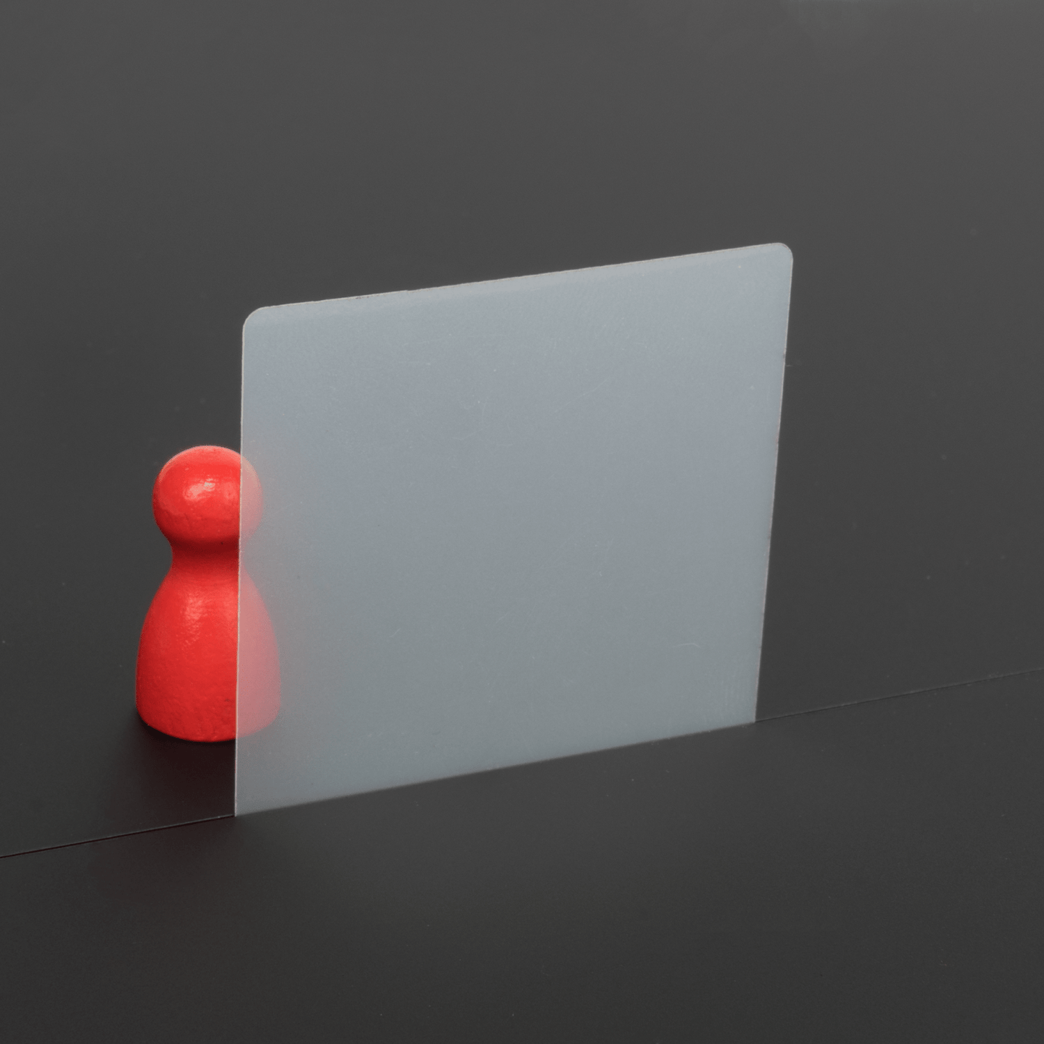 Transparante Mylar-folie met rode pion erachter
