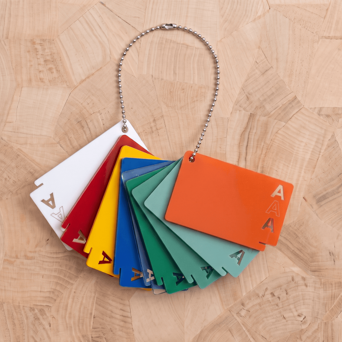Materialfächer mit Materialproben von Laser Cut Supply